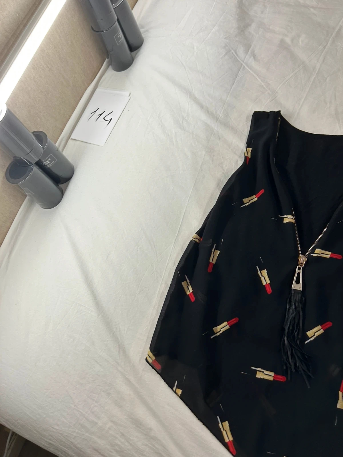 Top tank preto com estampas vintage – photo 3